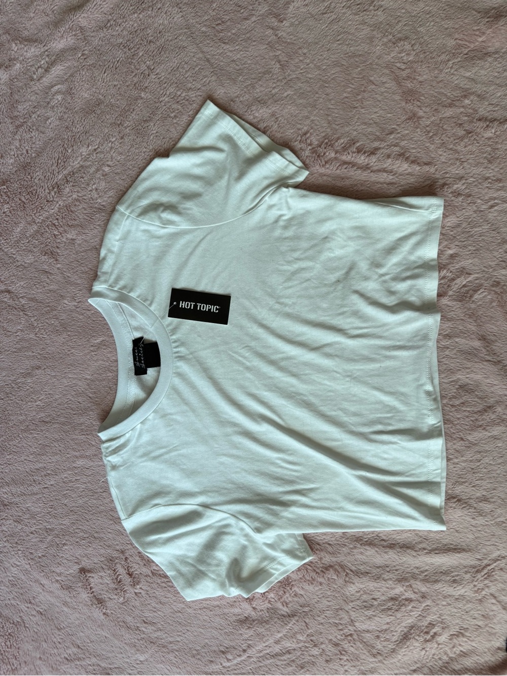 Hot Topic White Short Sleeve Crewneck Tee